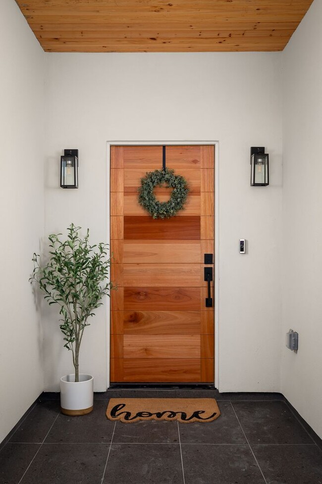 Building Photo - Gated Luxury Townhomes for Rent in North McAllen | Long-Term Lease at Colgate Crossings