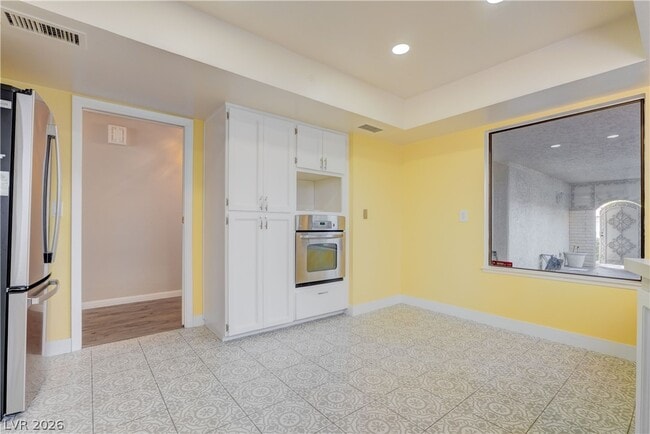Building Photo - 2204 Plaza Del Robles