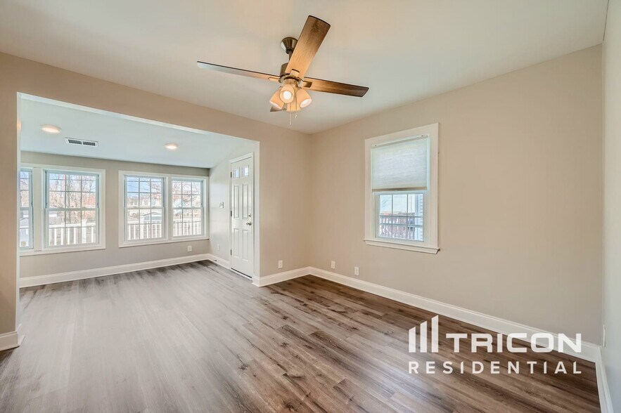 Building Photo - 7404 Park Dr