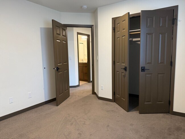 Building Photo - 215 N 76th Ave