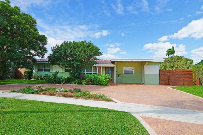 Primary Photo - 1001 SE 5th Ave