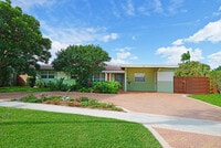 Building Photo - 1001 SE 5th Ave