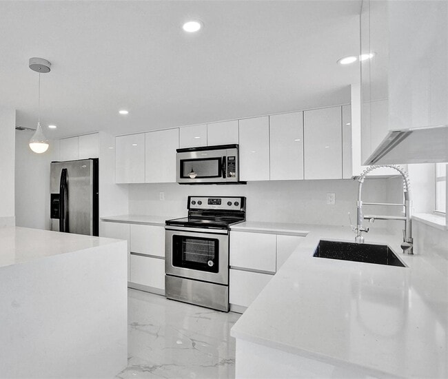 Building Photo - 606 NW 107th Ave