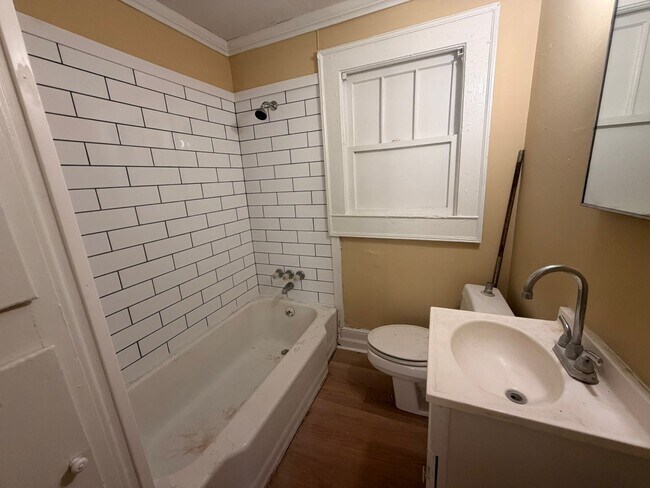 Building Photo - 346 North College Street