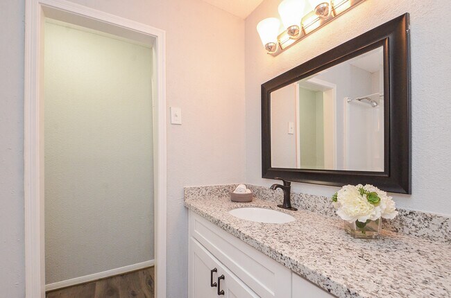 Building Photo - 5711 Sugar Hill Dr