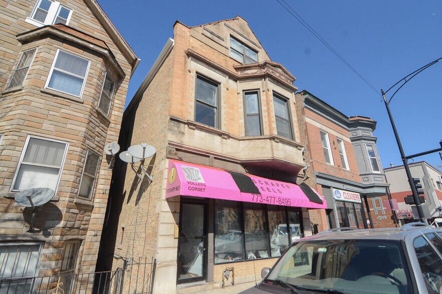 Building Photo - 2209 W Belmont Ave