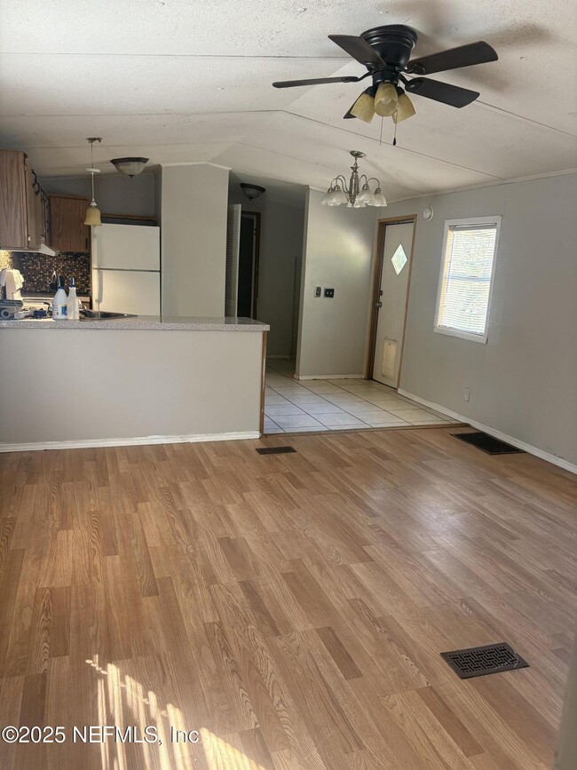 Building Photo - 119 Davis St