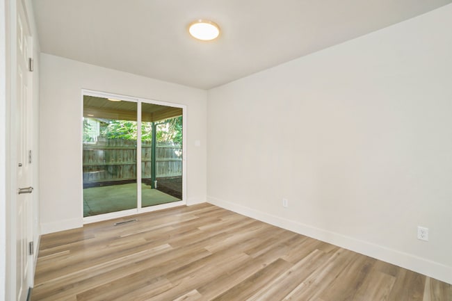 Building Photo - 100 Sunflower Dr