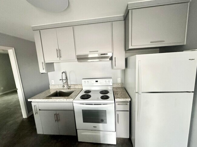 Building Photo - 2705 Mauricio St