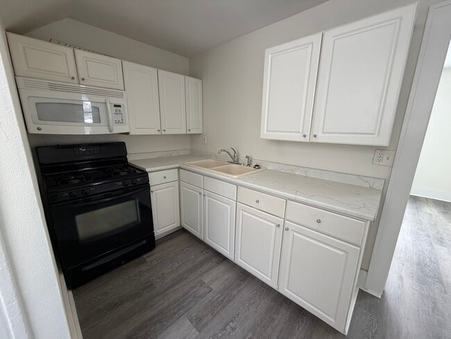 Building Photo - 111 E Eckman St