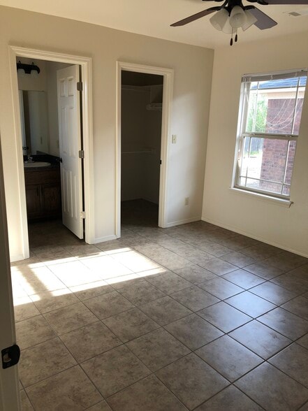 Building Photo - 260 Ashley Dr