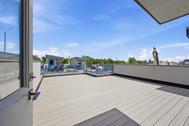 Building Photo - $3,540.95 with $300 off the first month's rent, 2 Beds - 4 Bath, Townhouse in Denver with Cozy Fi...