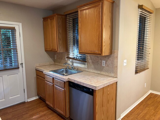 Building Photo - 3 Bedroom Home