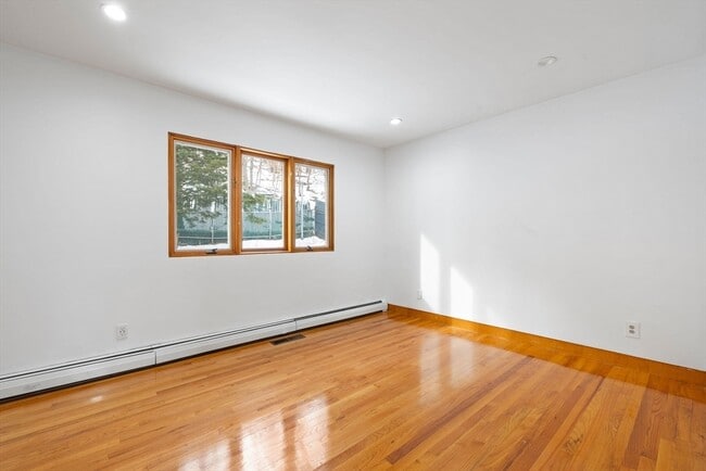 Building Photo - 330 Cambridge St