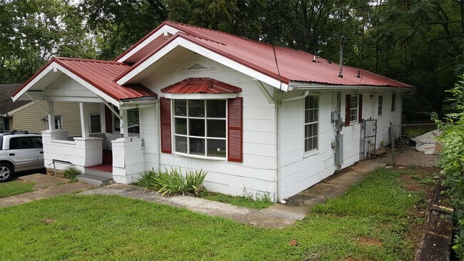 Building Photo - 614 Fern St