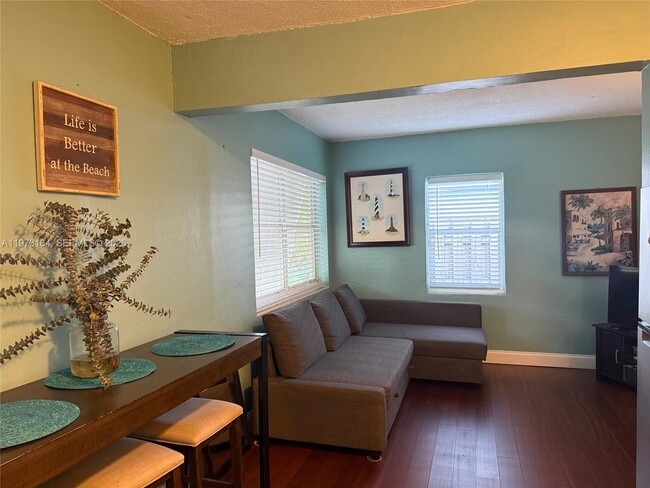 Building Photo - 1544 NW 4th Ave