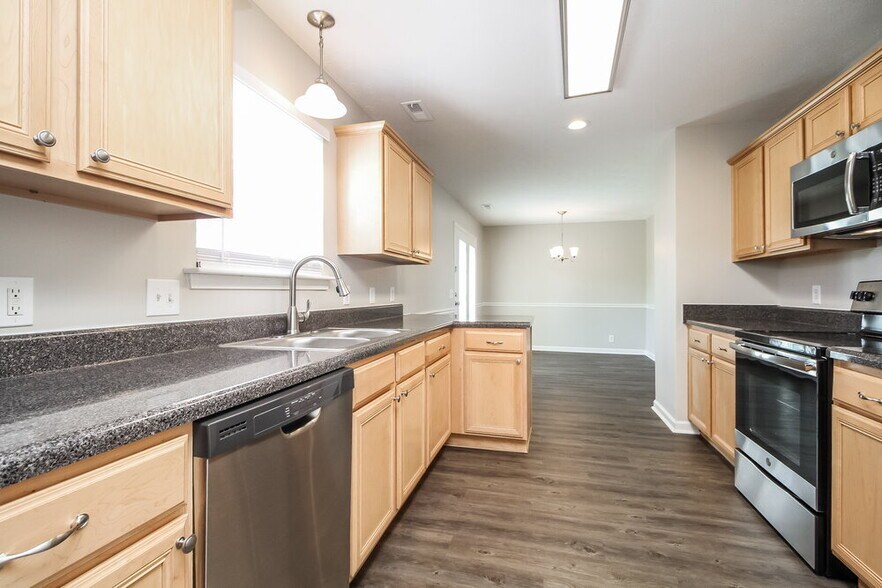 Building Photo - 404 Glenmore Ct
