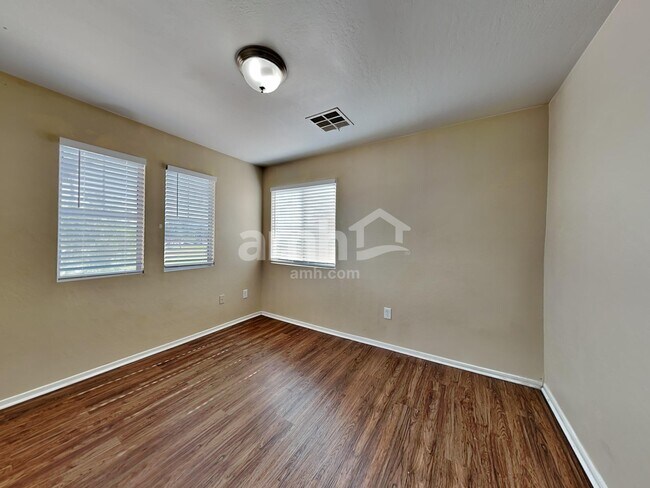 Building Photo - 7413 S 40th Ave