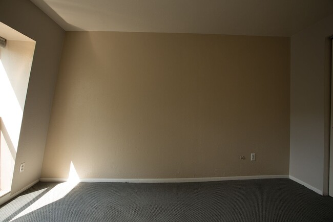 Building Photo - 604 Marine St