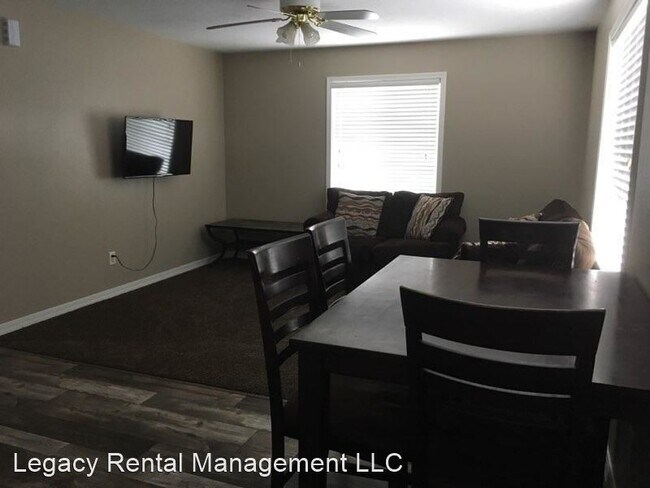 Building Photo - 318 Pioneer Rd