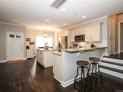 Building Photo - 2000 Euclid Ave