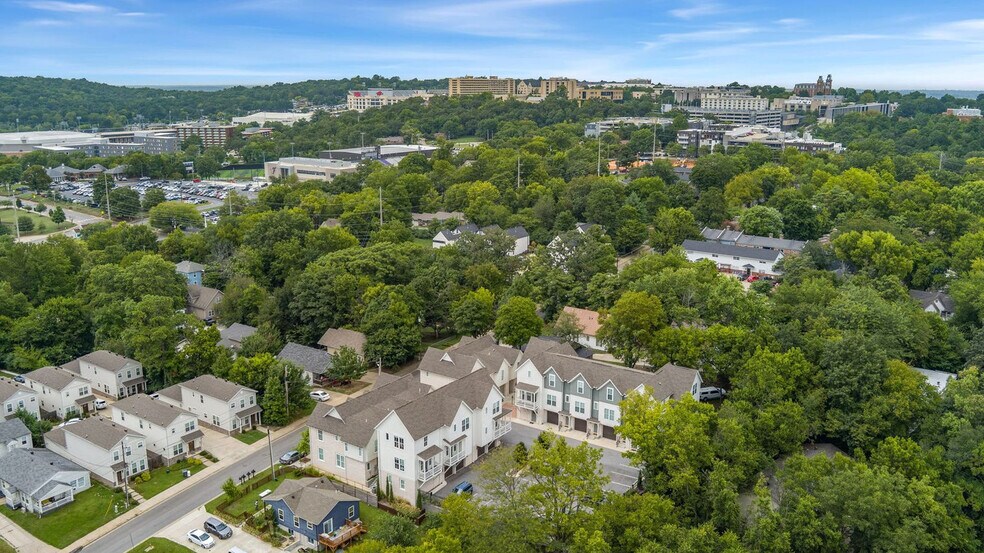 Building Photo - 376 S Hill Ave