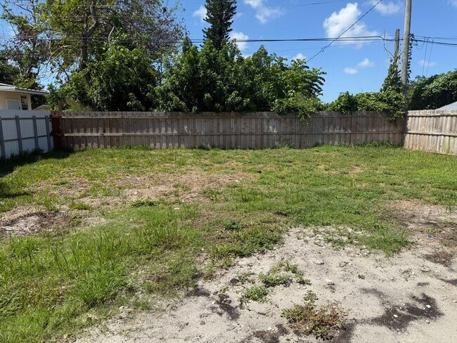 Building Photo - 4147 Success St