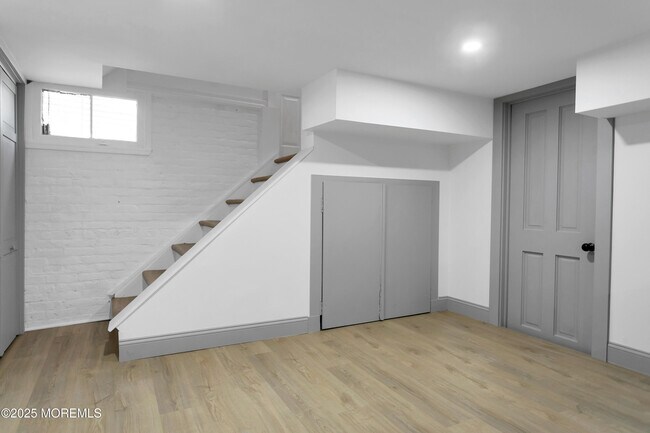 Building Photo - 17 Brown Pl