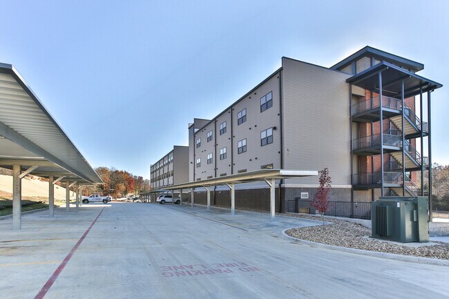 Building Photo - 3938 S Lone Pine Ave