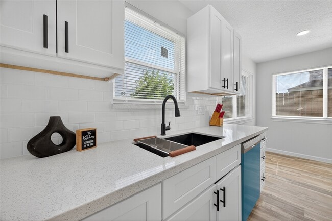 Building Photo - 6307 Marinwood Dr