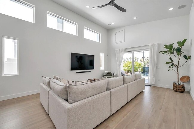 Building Photo - 2220 2nd Ave N