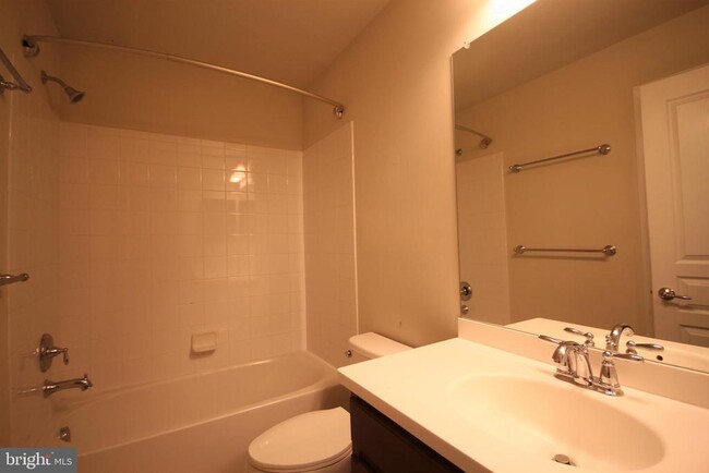 Building Photo - 515 Ellison Dr