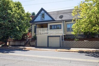 Building Photo - Charming 3-Bedroom Sanctuary in Vibrant Mo...