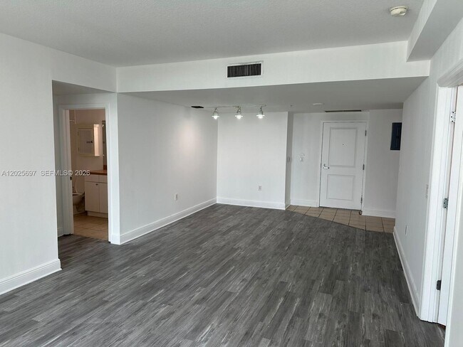 Building Photo - 1250 S Miami Ave