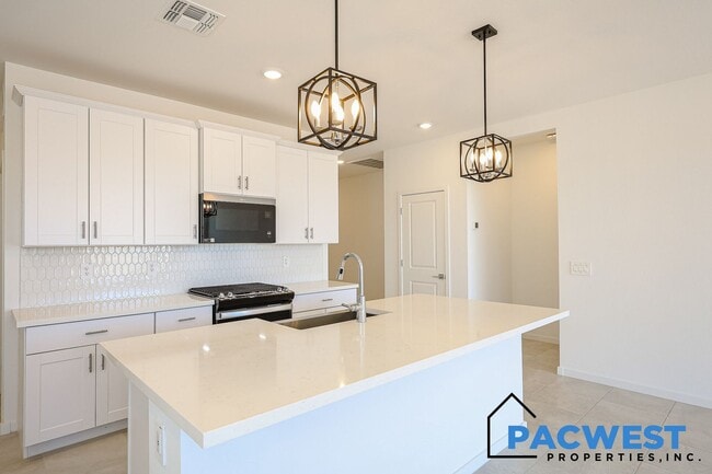 Building Photo - Your new home for lease!