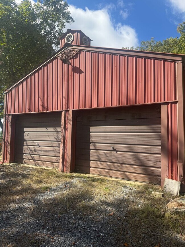 Building Photo - 243 Saddle Ridge Rd