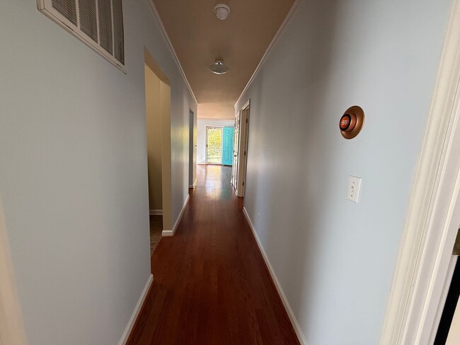 Building Photo - 504 9th St SW