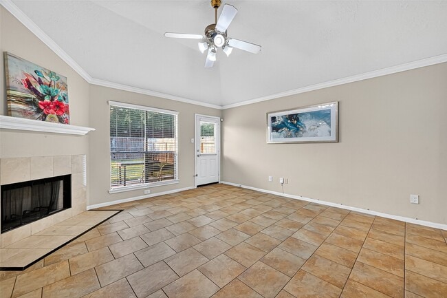 Building Photo - 15242 Kingsbridge Way