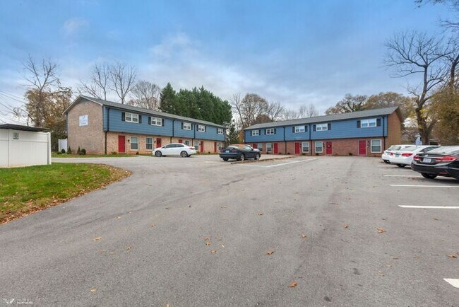 Building Photo - Townhomes at Humboldt Place- Fully renovated and move in ready 2 bedroom unit!