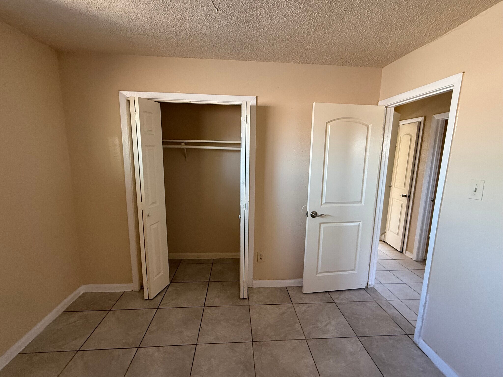 Building Photo - 5605 Pickfair St