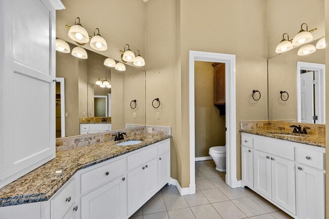 Building Photo - 404 NW 76th- Hot new listing!