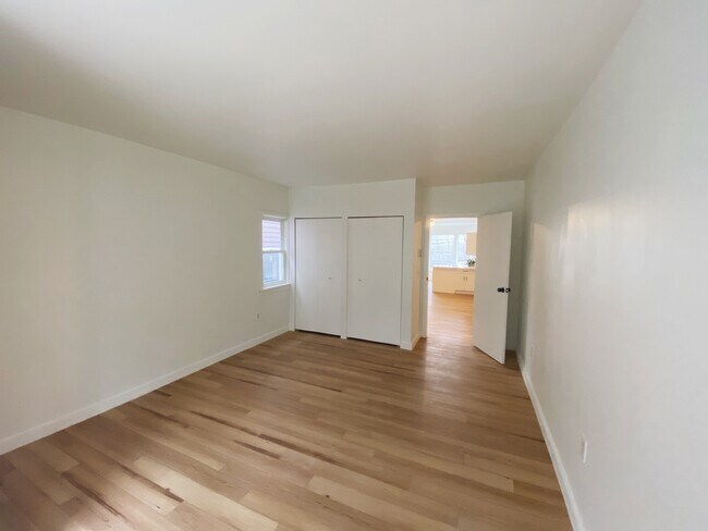 Master bedroom - 2608 E Madison St