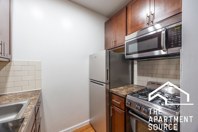 Building Photo - 4241 N Kenmore Ave