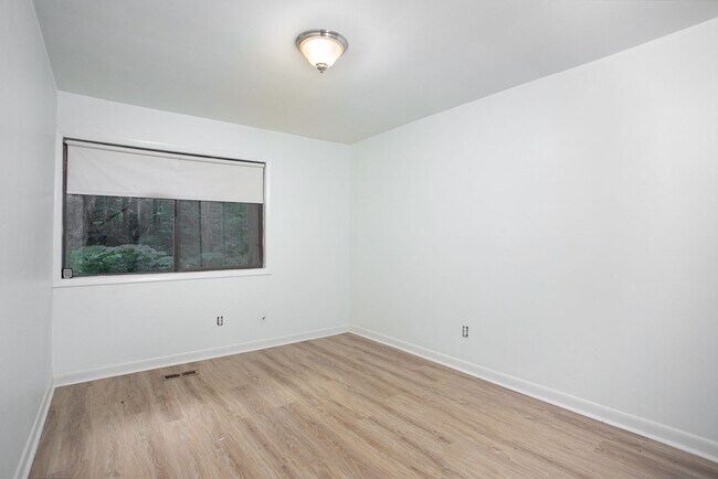 Building Photo - 128 Ridge Trail
