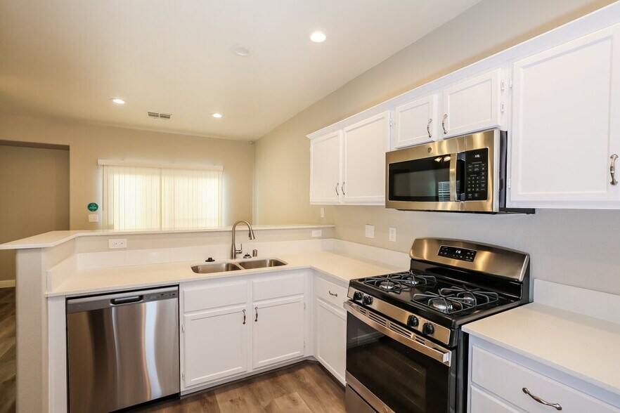 Building Photo - 1022 Shades End Ave