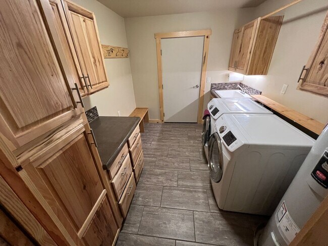 Building Photo - Beautiful Single Level home in Sisters!