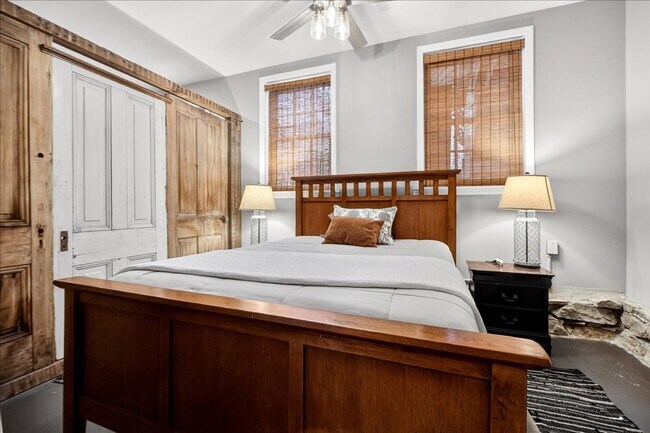 Building Photo - 1010 Allen Ave