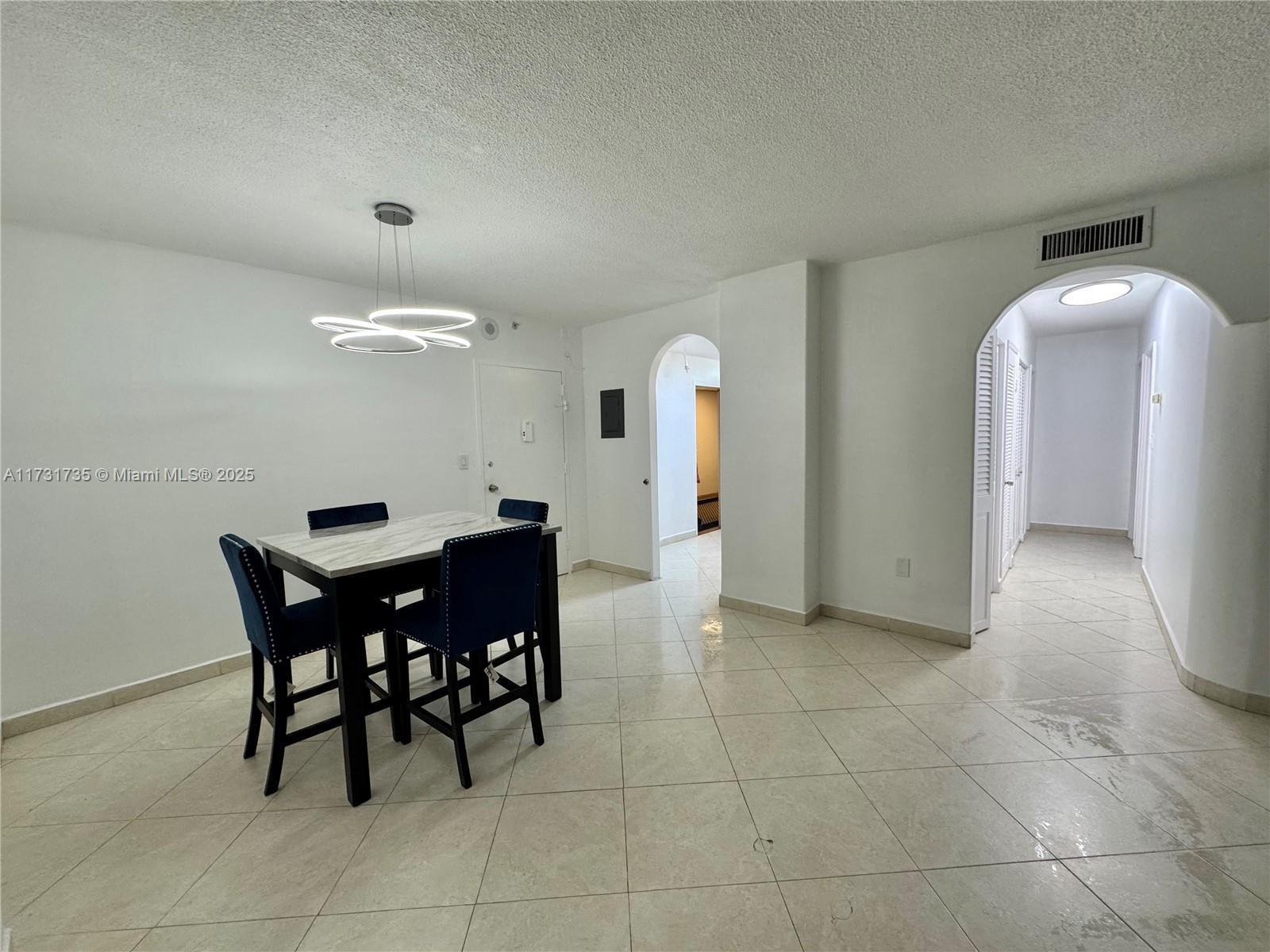 Building Photo - 400 Kings Point Dr