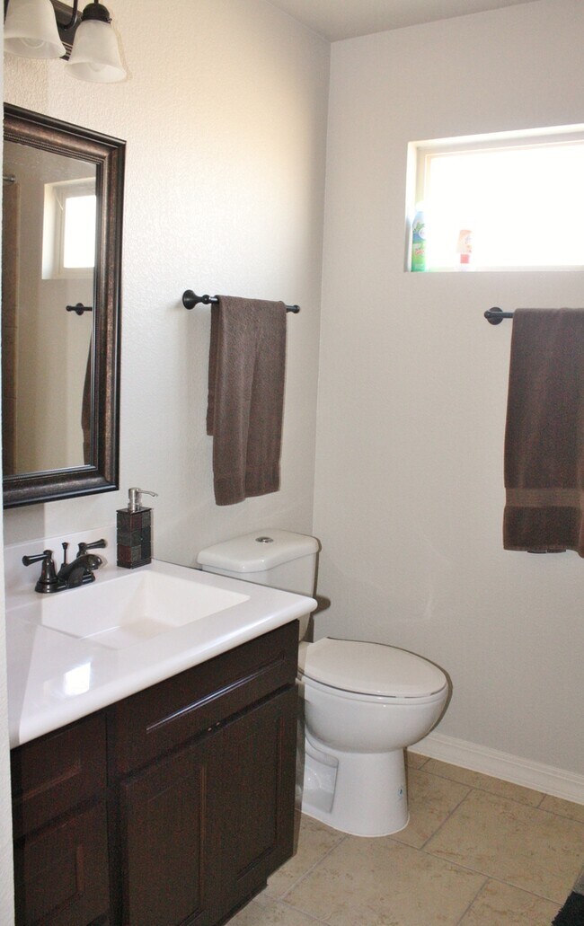 Building Photo - BEAUTIFULLY MAINTAINED EASTSIDE HOME AVAILABLE