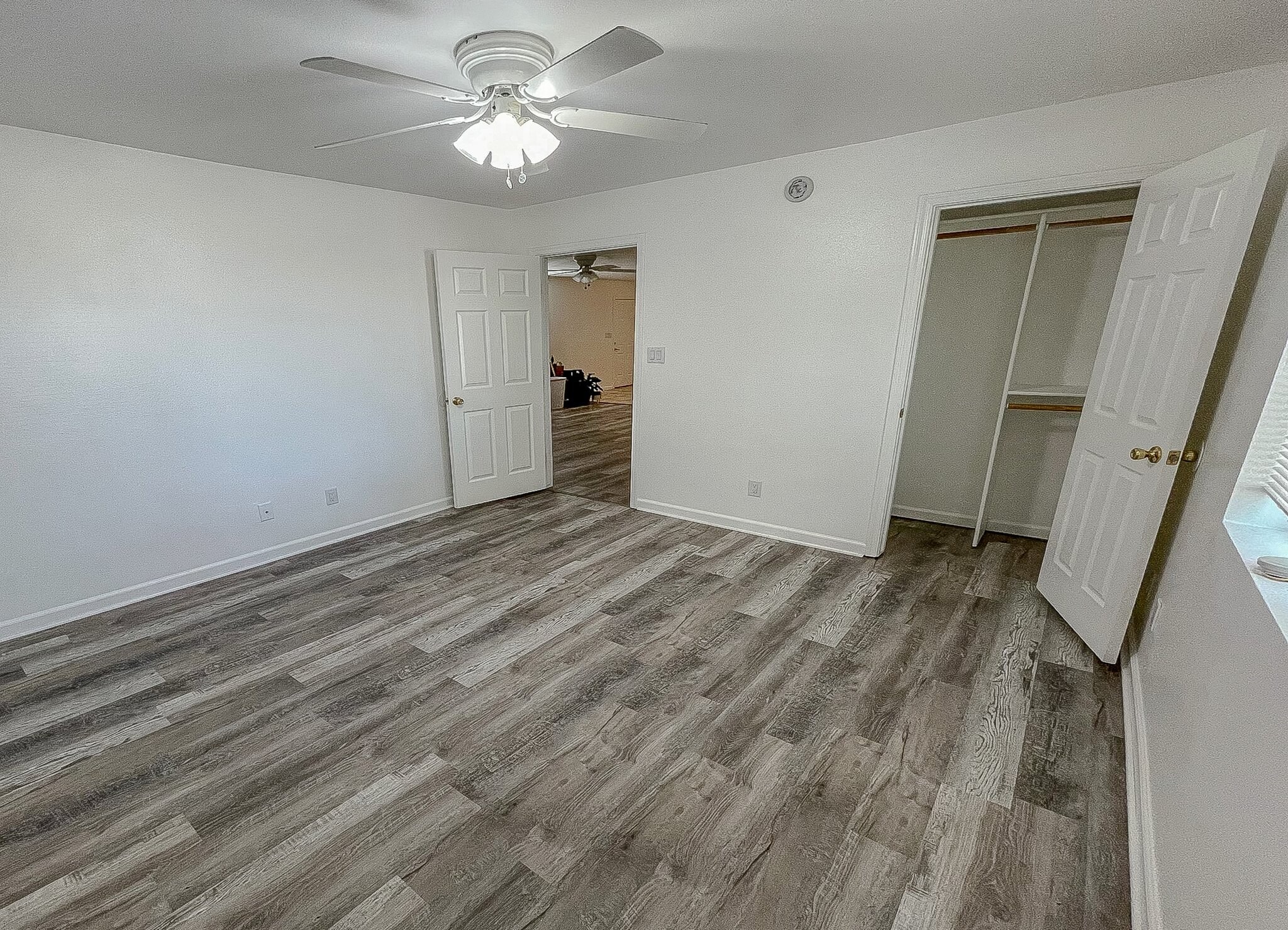Building Photo - 14 E 400 S